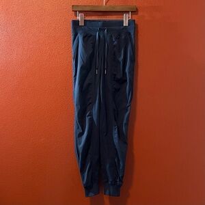Lululemon Athletica Women’s Dance Studio Mid Rise True Navy‎ Relaxed Jogger